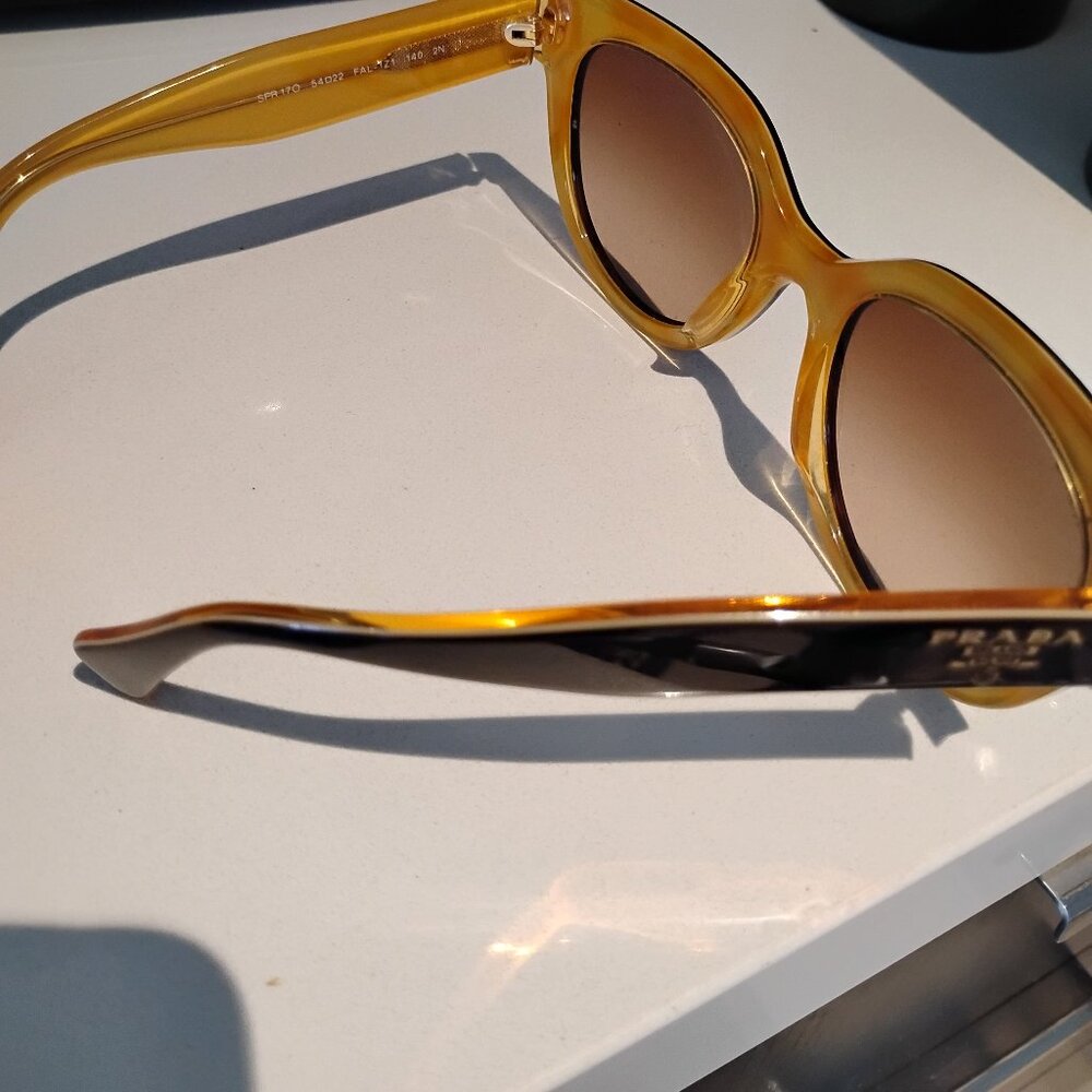 Stunning PRADA Sunglasses - Picture 5 of 8